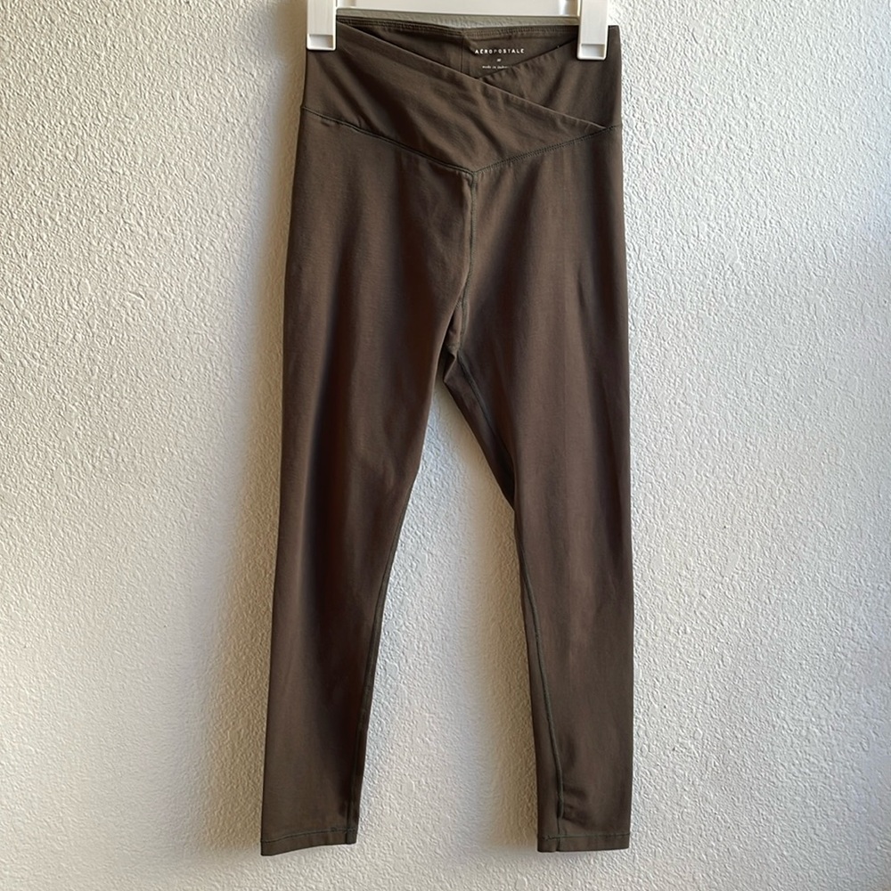 Aeropostale High Rise Leggings in Dark Green in Size Medium